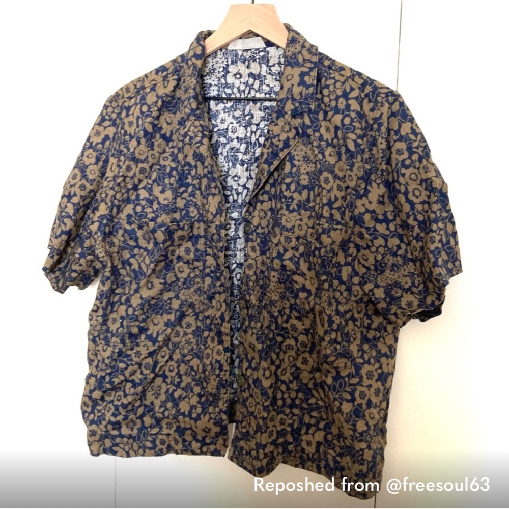 Everlane Blue and Tan Floral Button Down Shirt